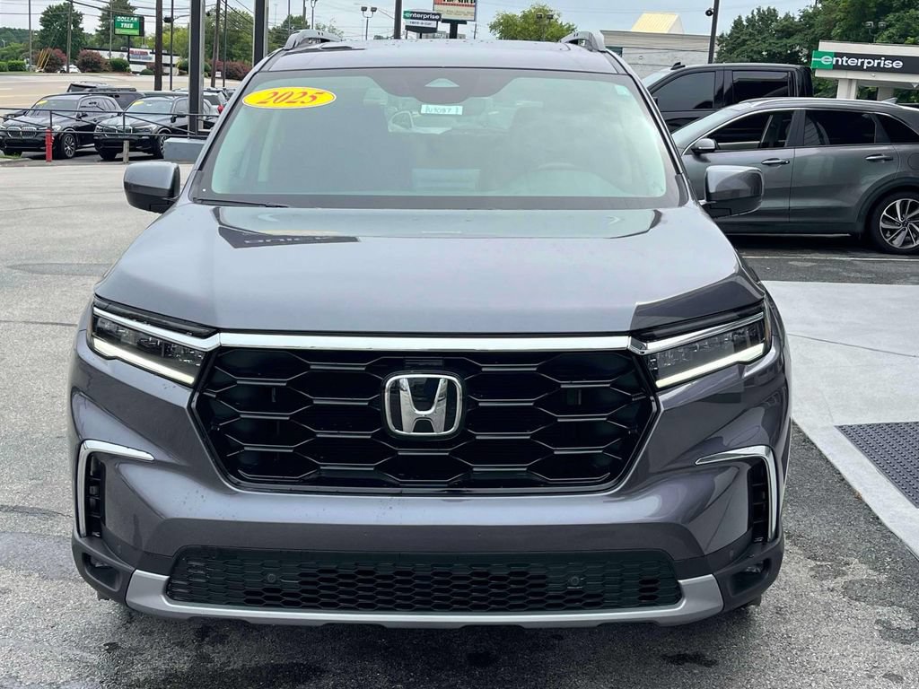 Used 2025 Honda Pilot Touring image 8