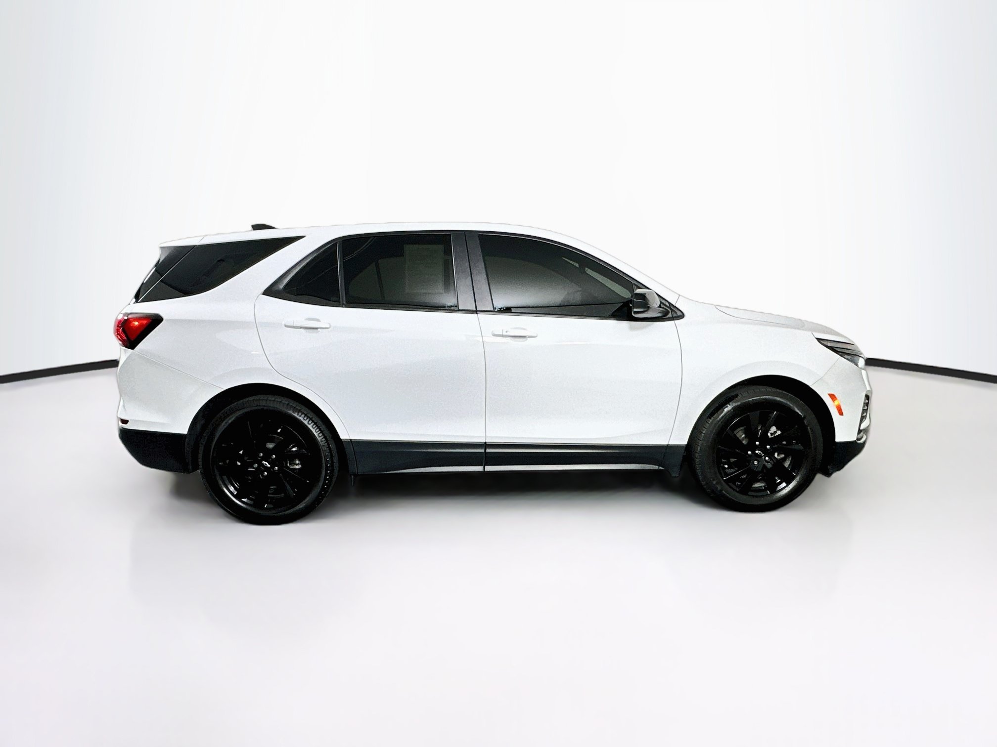 Used 2023 Chevrolet Equinox LS w/ Midnight Edition FWD image 10