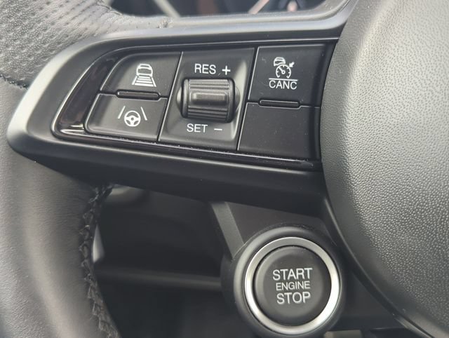 Used 2025 Alfa Romeo Giulia AWD image 15