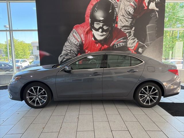 Used 2018 Acura TLX V6 SH-AWD image 2