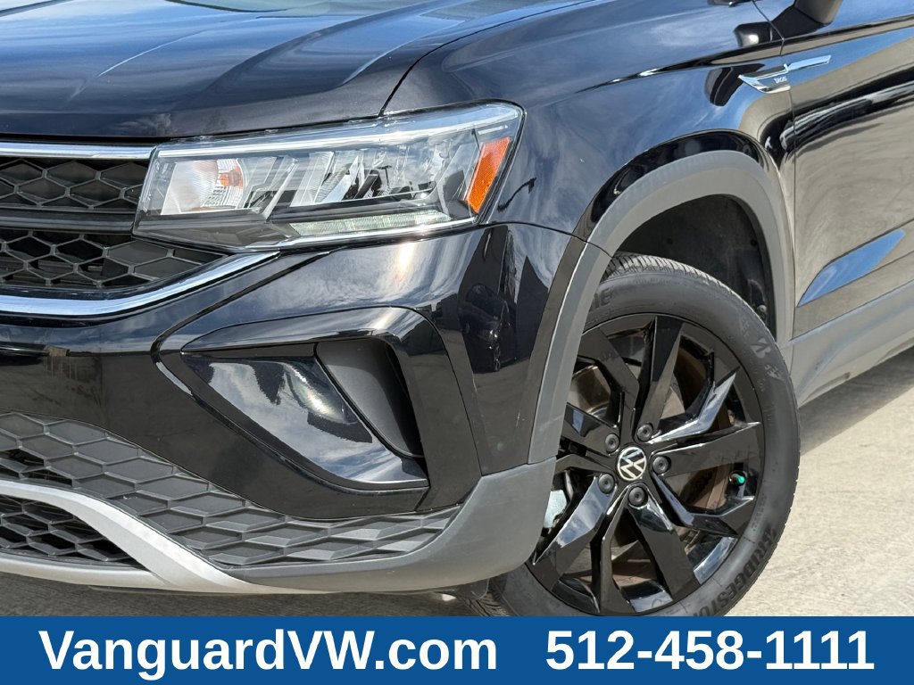 Used 2022 Volkswagen Taos SE w/ Driver Assistance Package FWD image 4