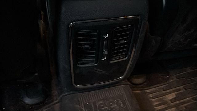 Used 2015 Jeep Grand Cherokee Laredo image 8