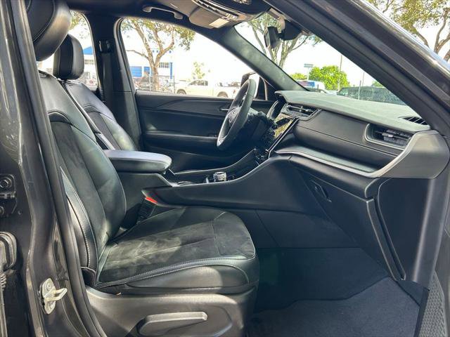 Certified 2023 Jeep Grand Cherokee L Laredo image 32