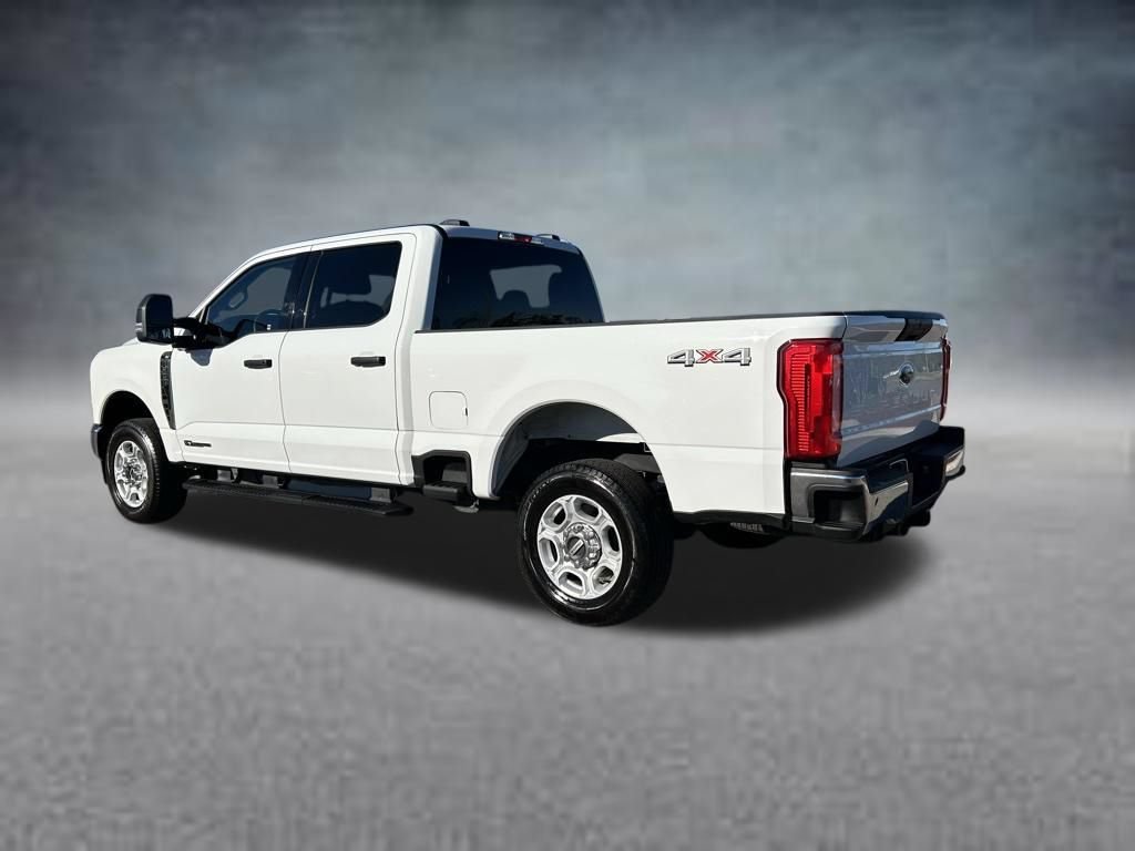 Used 2025 Ford F250 XLT AWD/4WD image 3