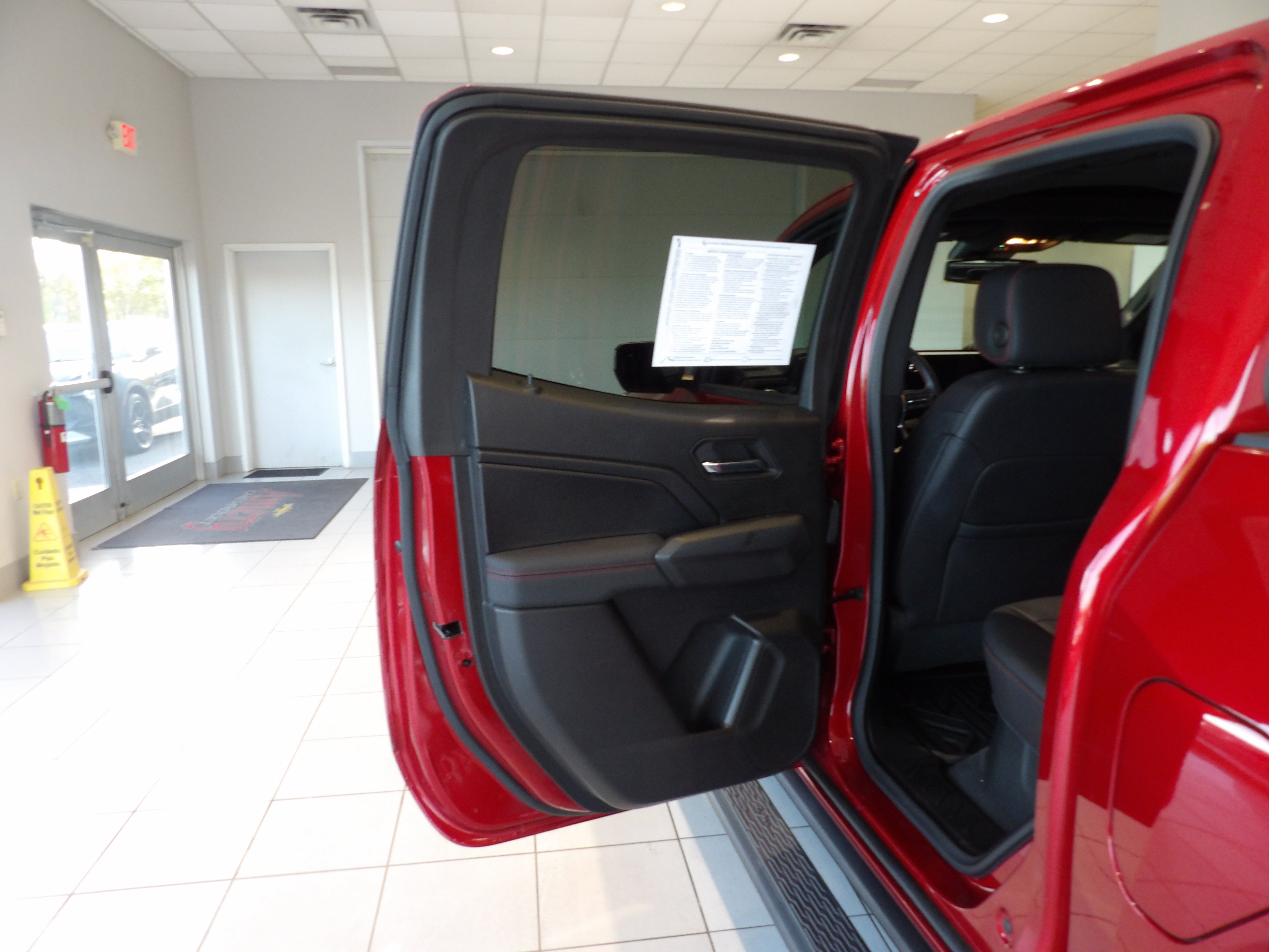 Used 2023 Chevrolet Colorado Z71 w/ Z71 Convenience Package 2 AWD/4WD image 18