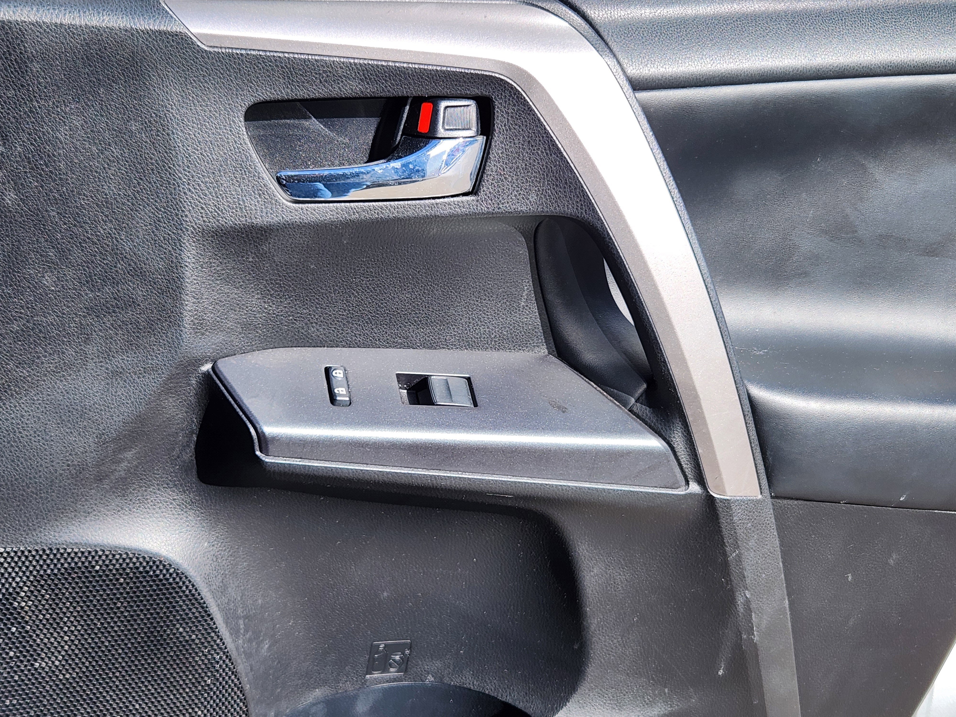 Used 2016 Toyota RAV4 XLE image 15