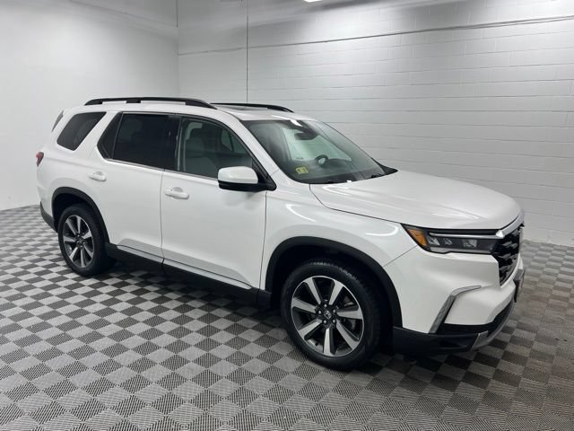 Used 2023 Honda Pilot Touring image 4