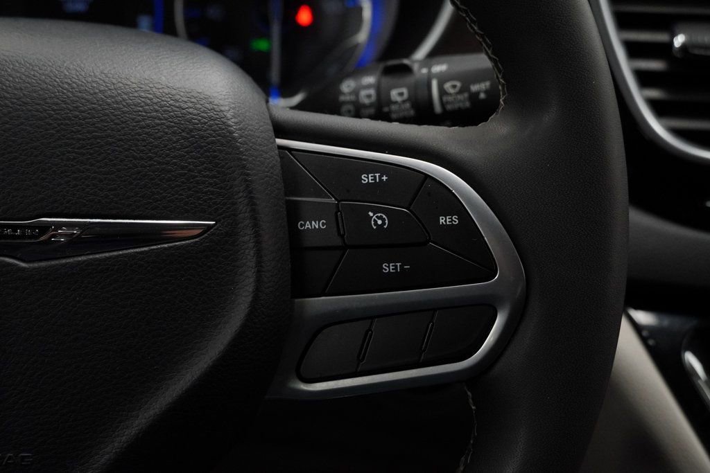 Used 2023 Chrysler Voyager LX image 33