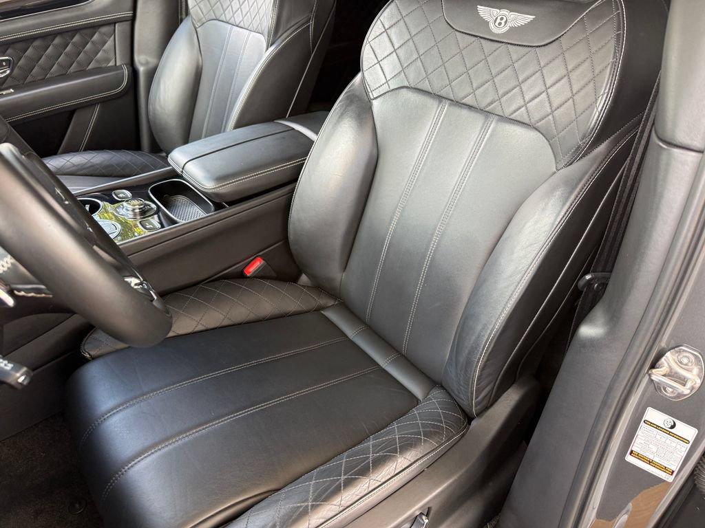 Used 2018 Bentley Bentayga AWD/4WD image 17