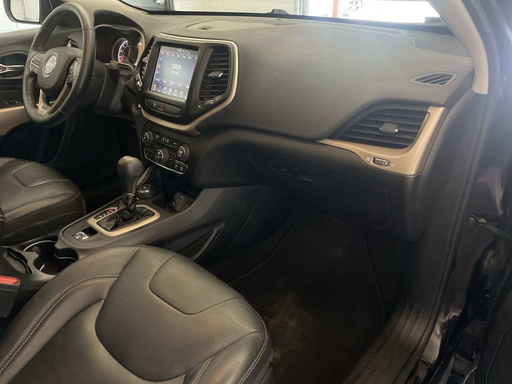Used 2018 Jeep Cherokee Limited AWD/4WD image 22