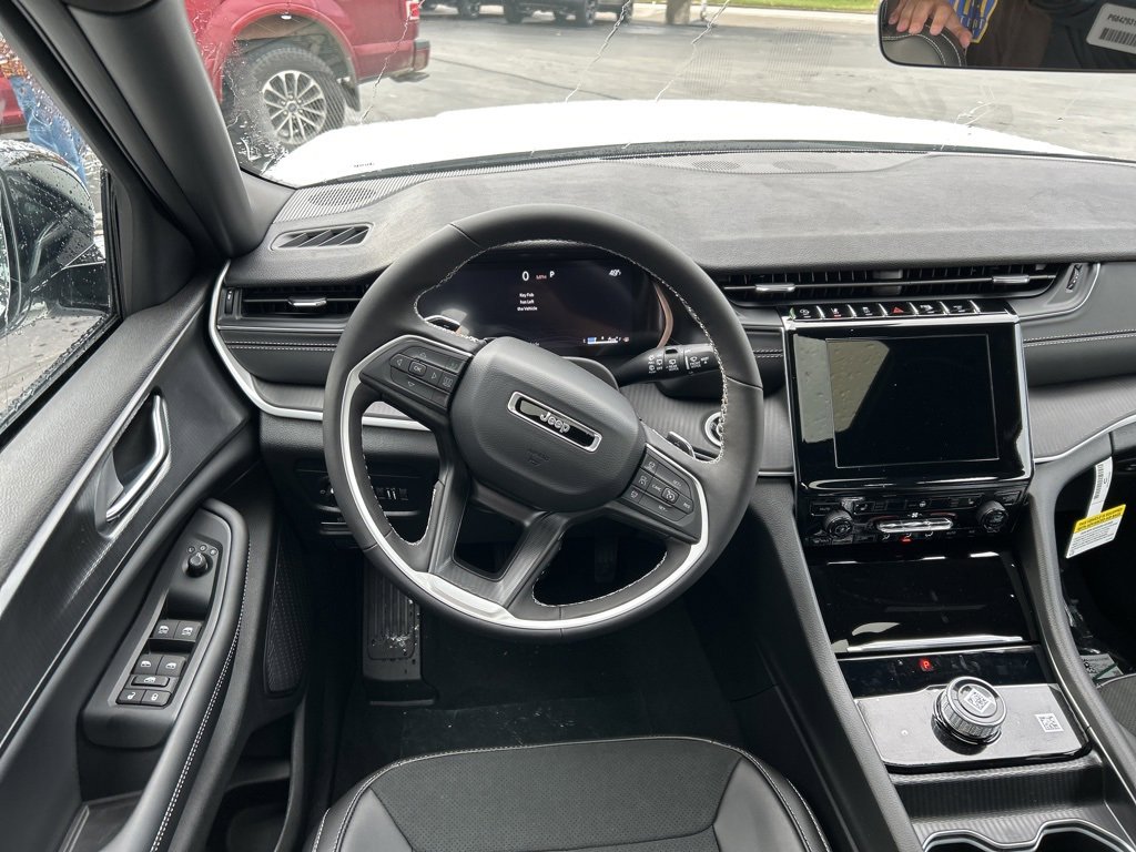 New 2025 Jeep Grand Cherokee 4WD image 16
