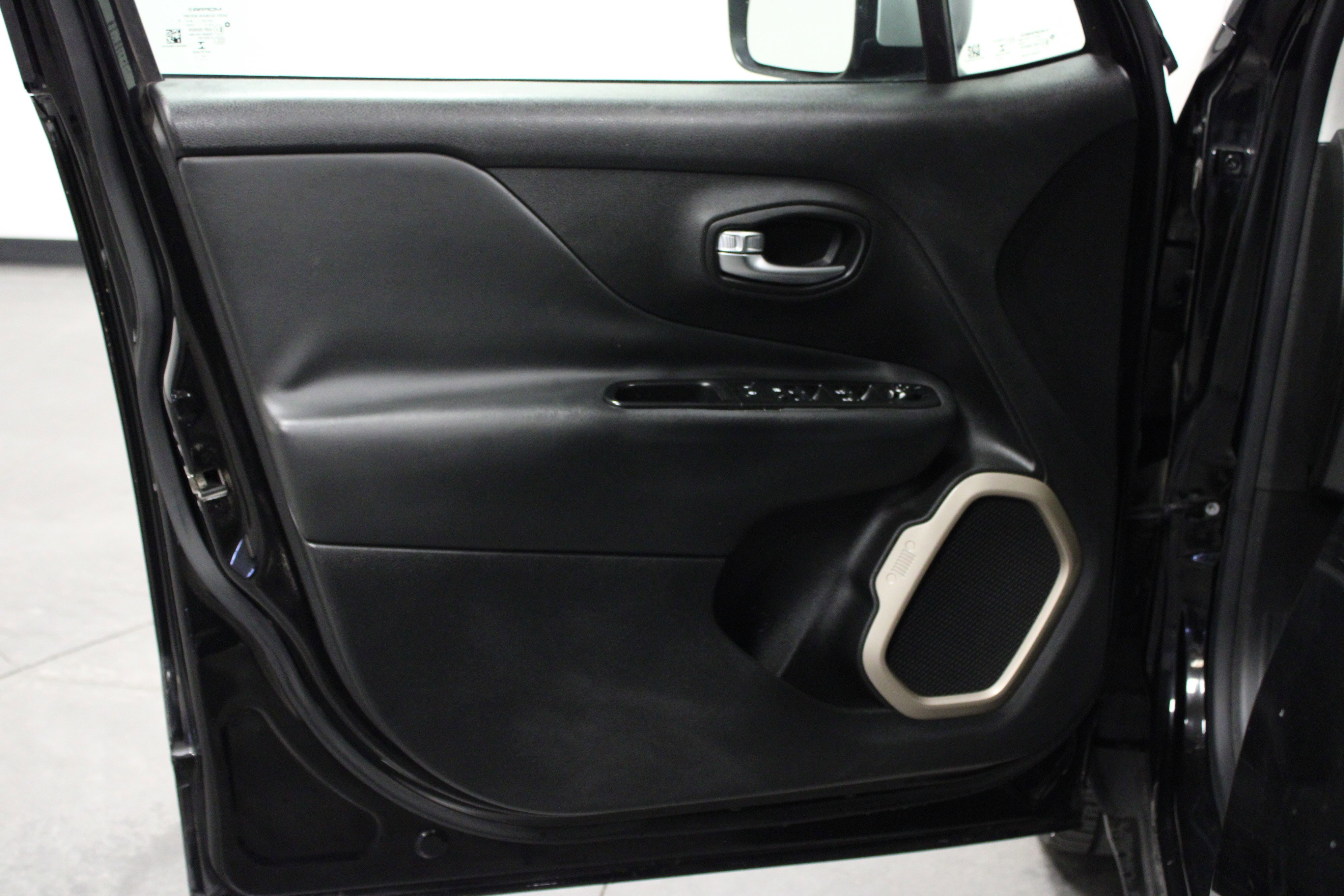 Used 2015 Jeep Renegade Limited w/ Safety & Security Group I image 11