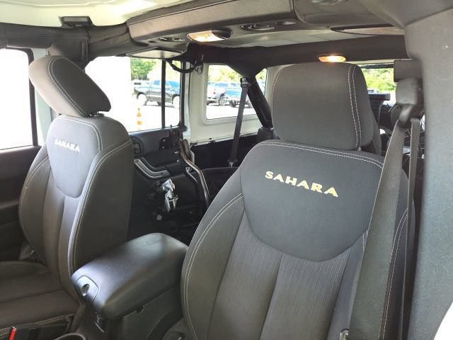 Used 2015 Jeep Wrangler Unlimited Sahara w/ Connectivity Group AWD/4WD image 14