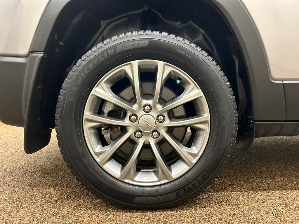 Used 2021 Jeep Cherokee Latitude Lux w/ Sun & Sound Group FWD image 28