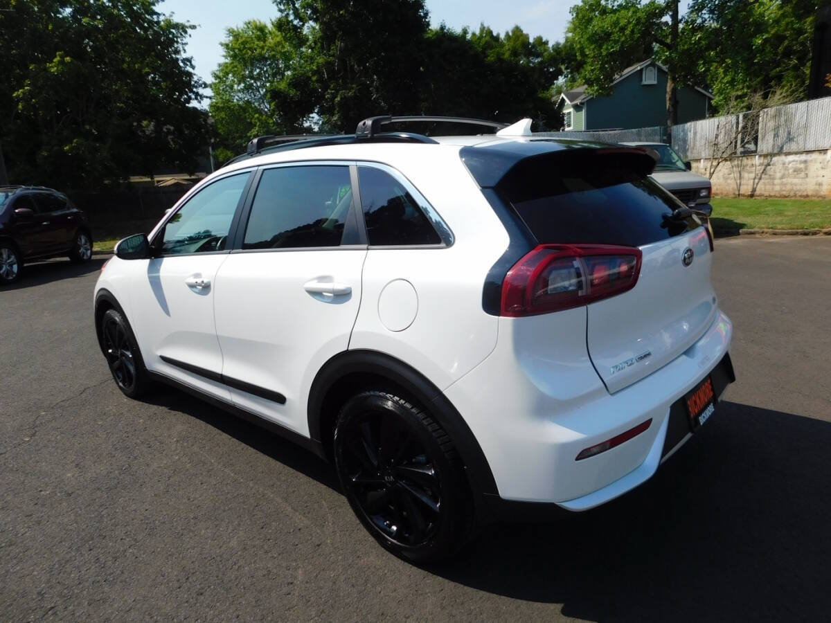 Used 2019 Kia Niro S Touring FWD image 3