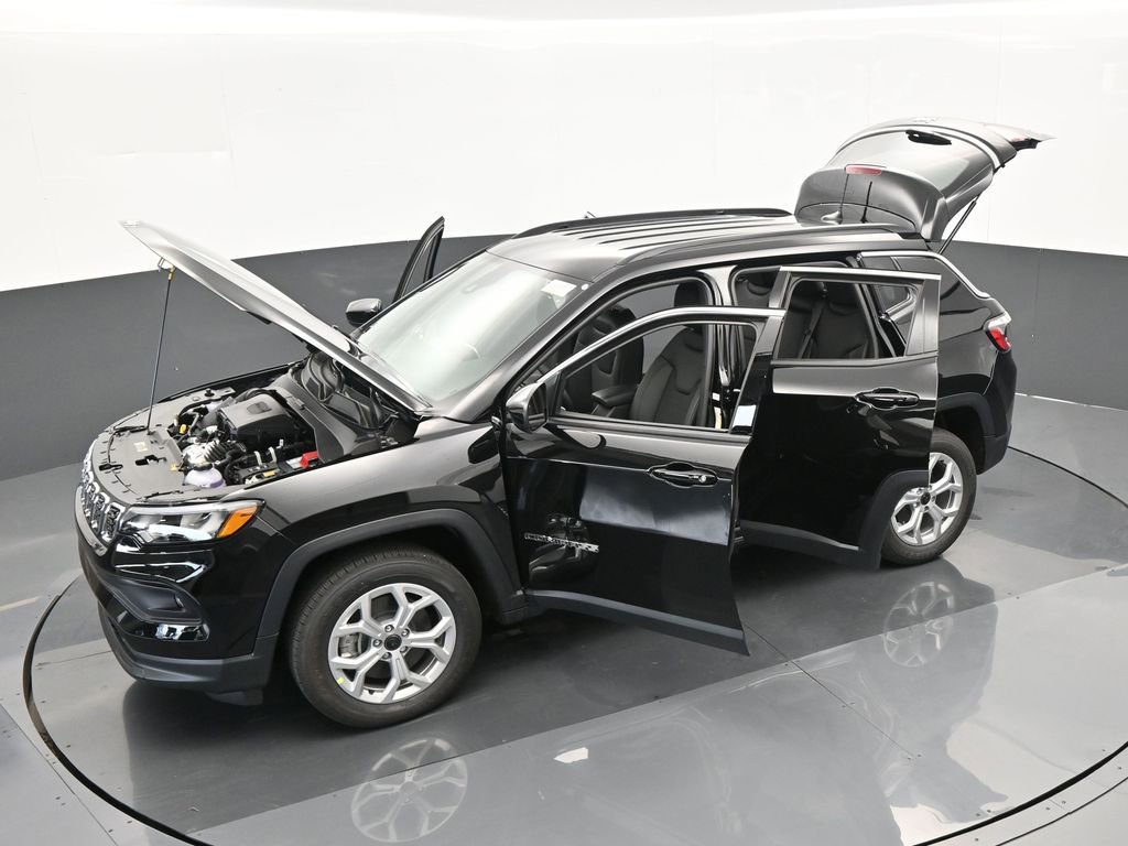 Used 2025 Jeep Compass Latitude image 55