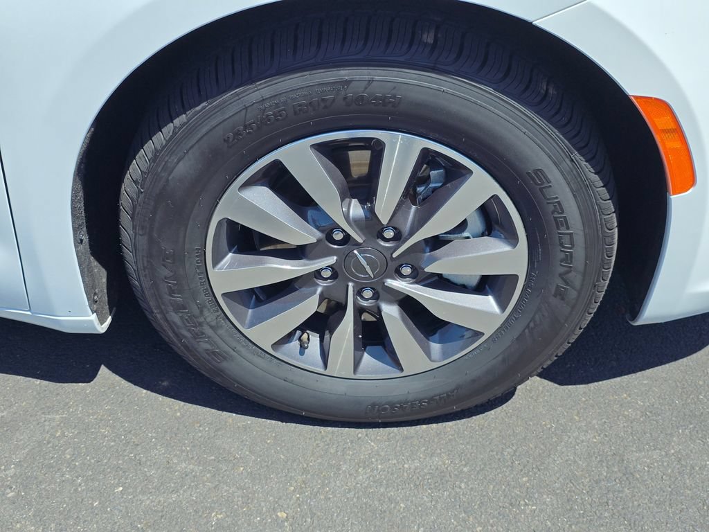 Used 2023 Chrysler Pacifica Limited FWD image 49