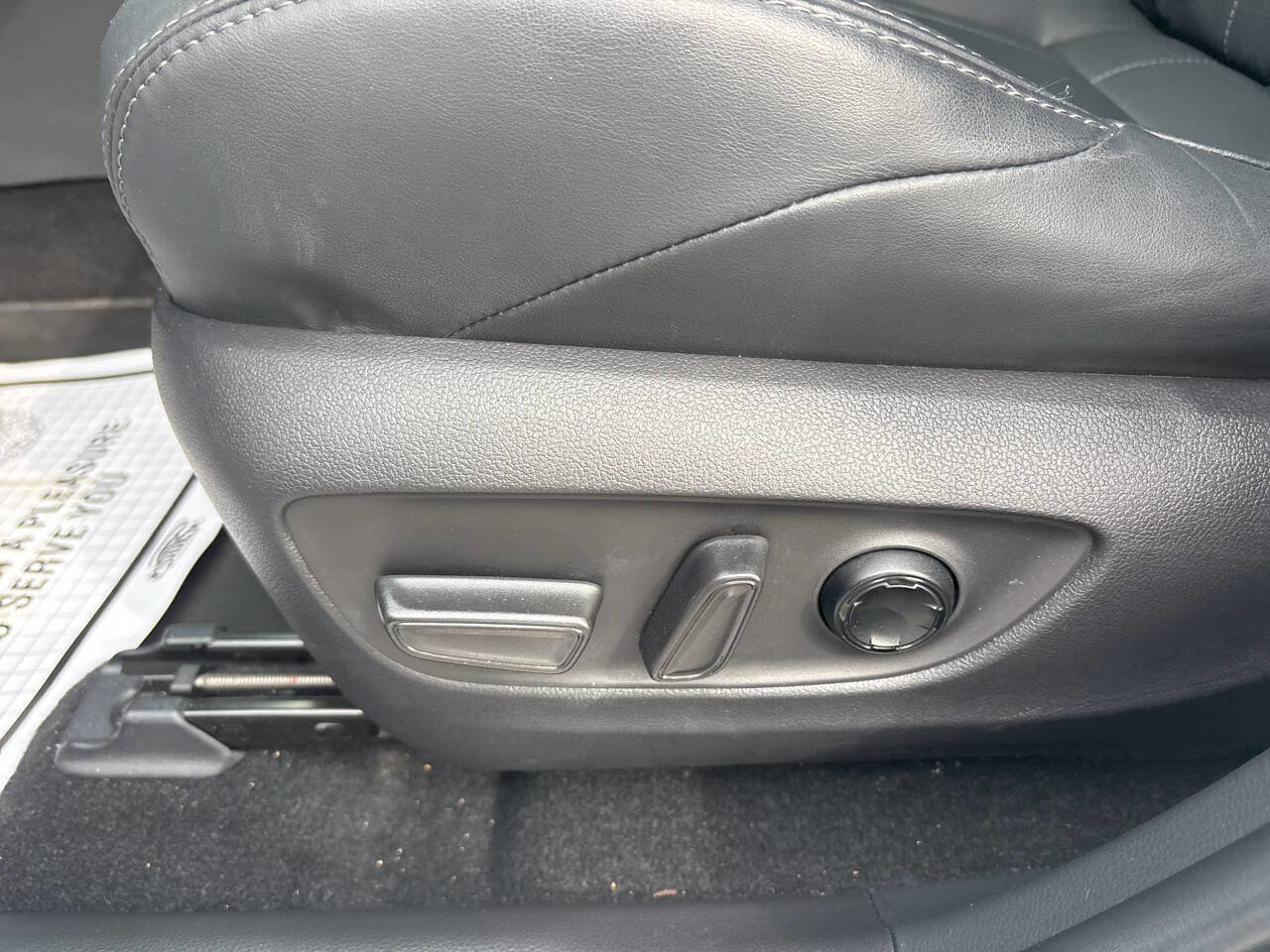 Used 2024 Toyota Venza Limited image 35