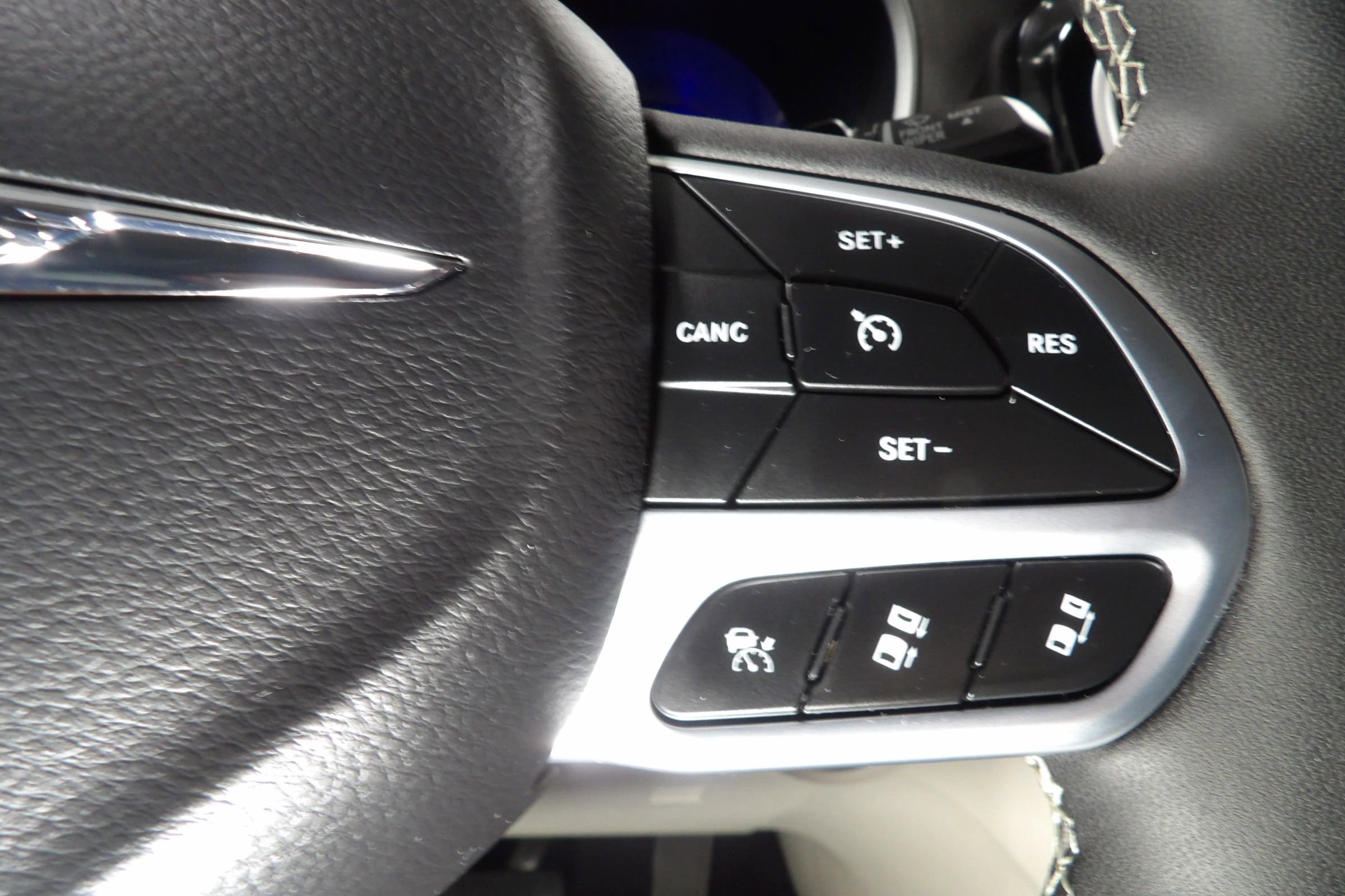 Used 2024 Chrysler Pacifica Limited image 28