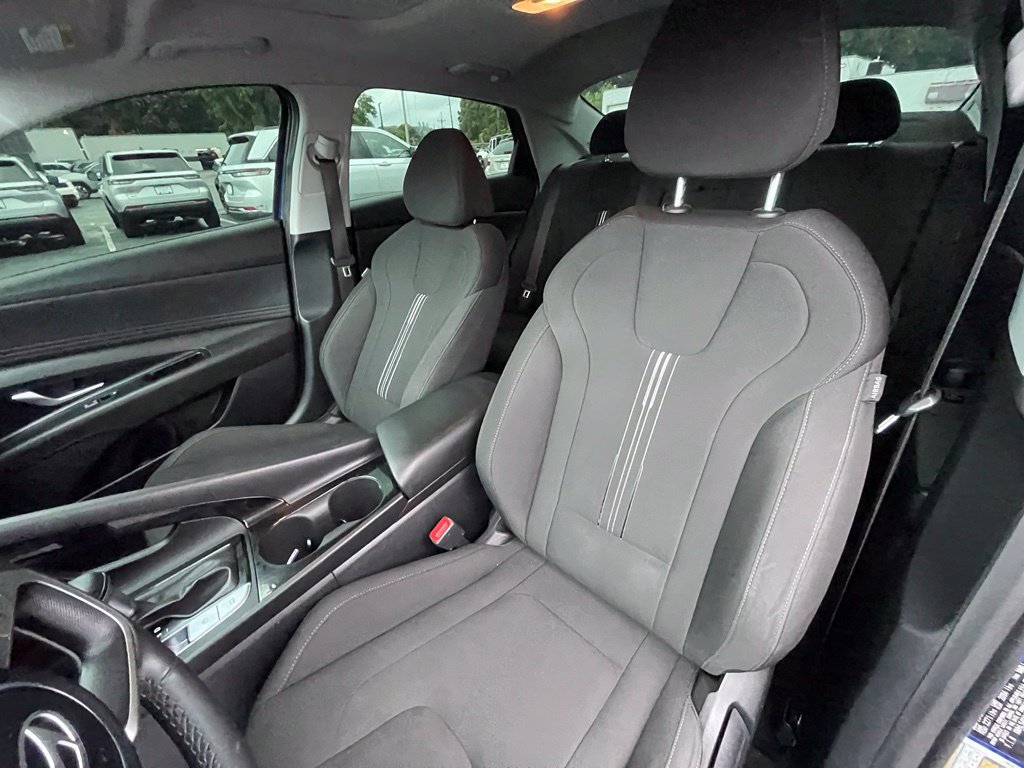 Used 2024 Hyundai Elantra SEL w/ Convenience Package FWD image 16