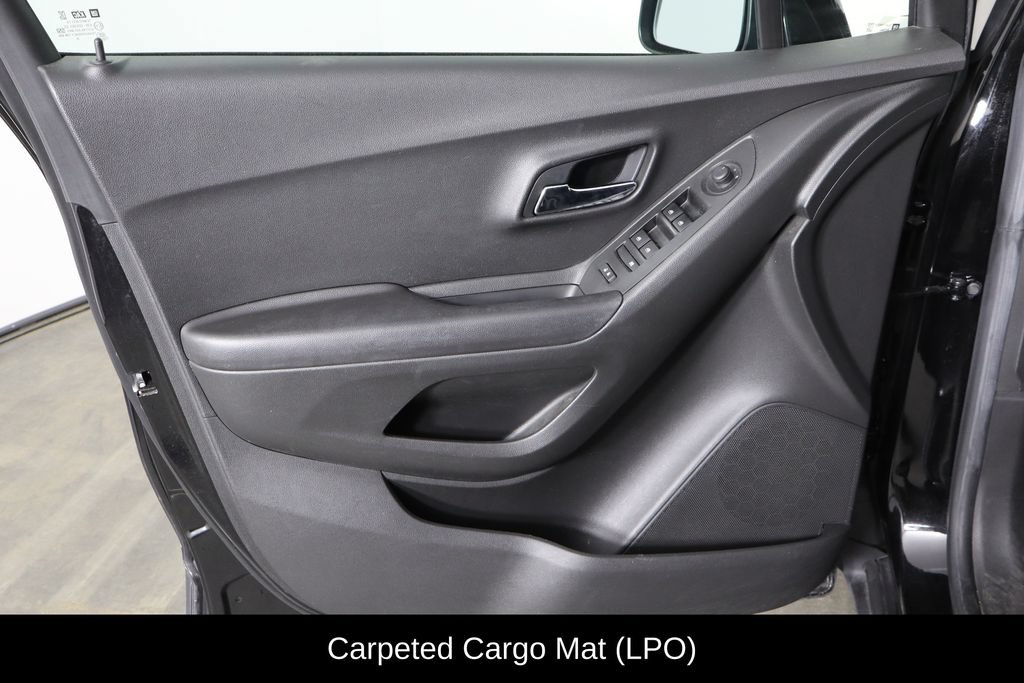 Used 2020 Chevrolet Trax LT FWD image 19