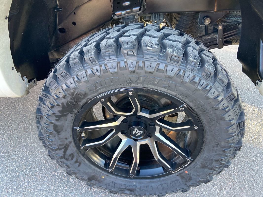 Used 2023 Nissan Titan SV w/ SV Convenience Package image 11