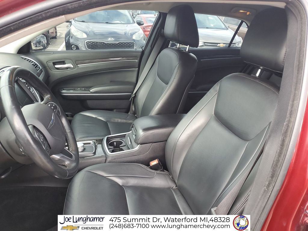 Used 2016 Chrysler 300 Limited image 19