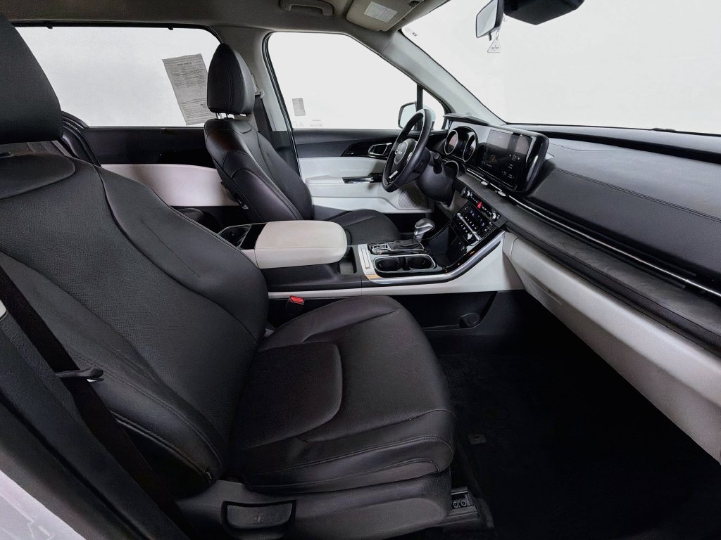Certified 2024 Kia Carnival EX FWD image 28