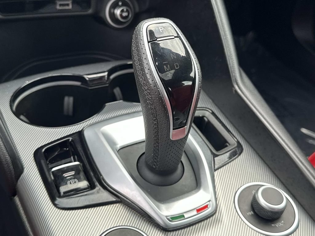 Used 2023 Alfa Romeo Giulia Veloce RWD image 24