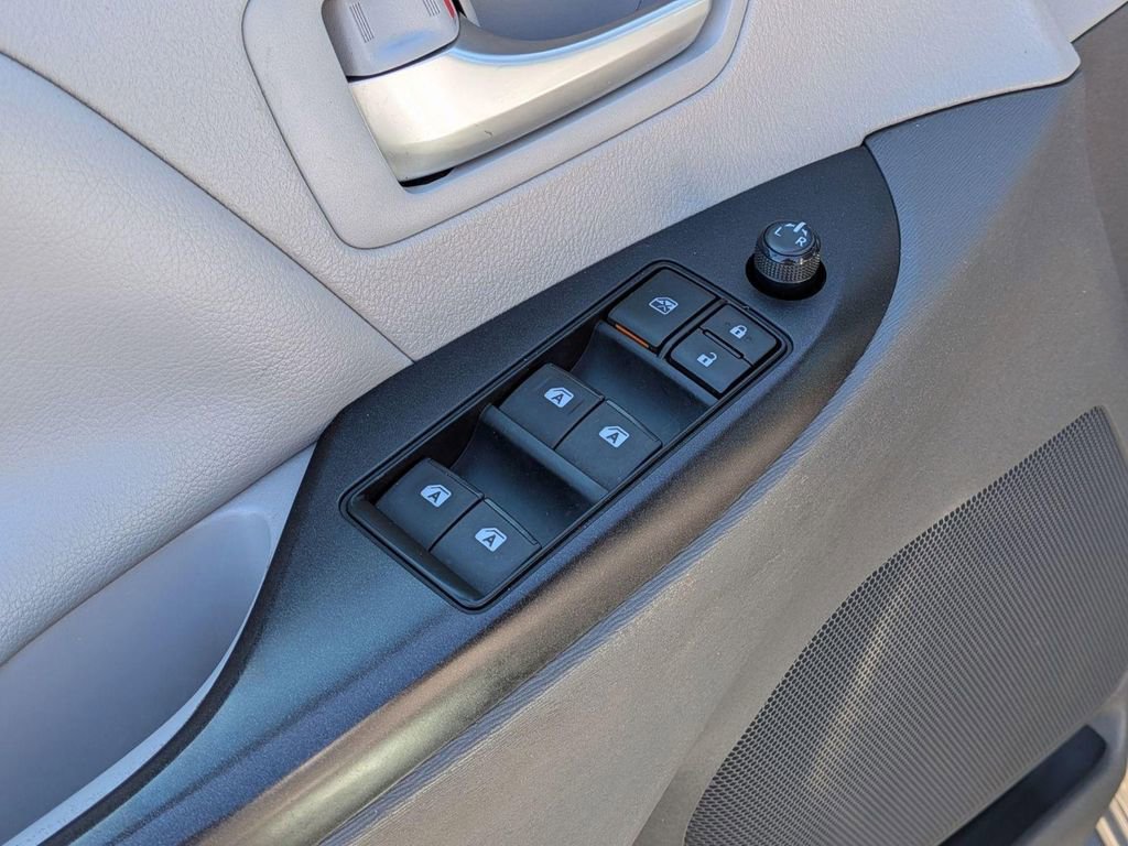 Used 2017 Toyota Sienna LE AWD/4WD image 10