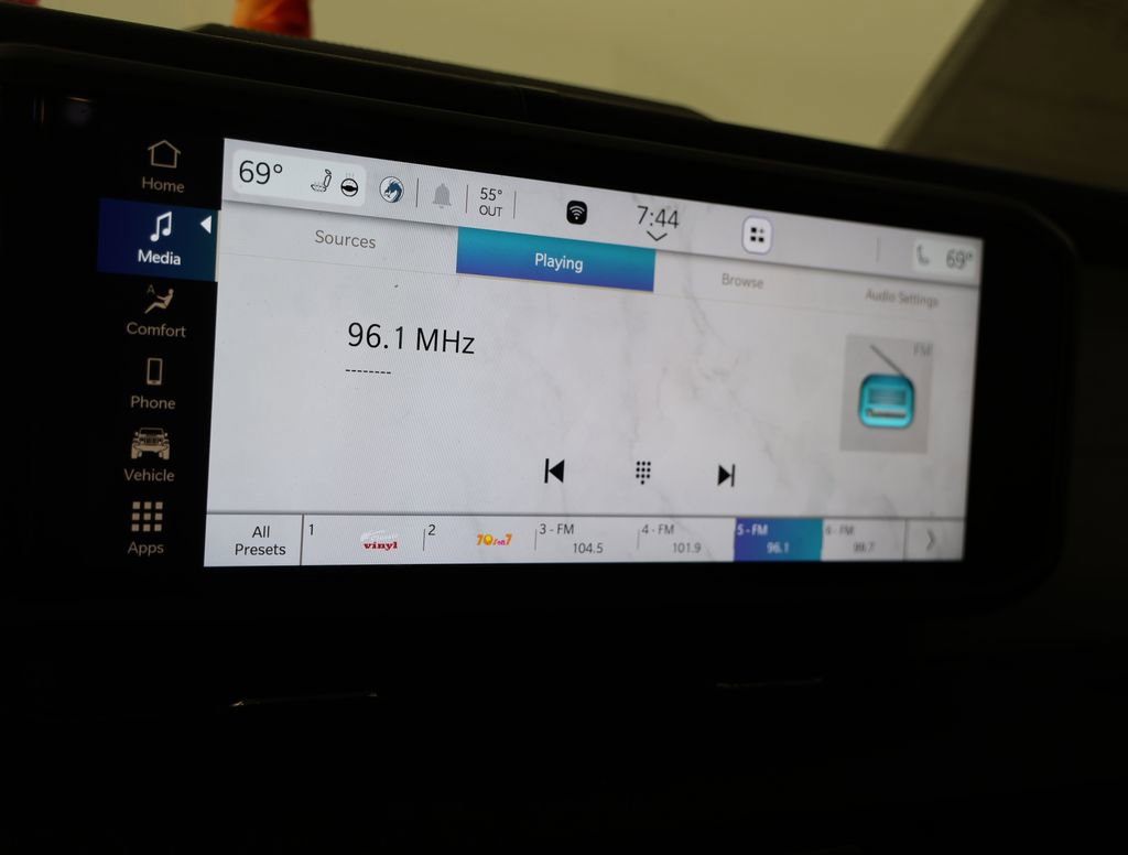 Used 2024 Jeep Wrangler Sport S image 5