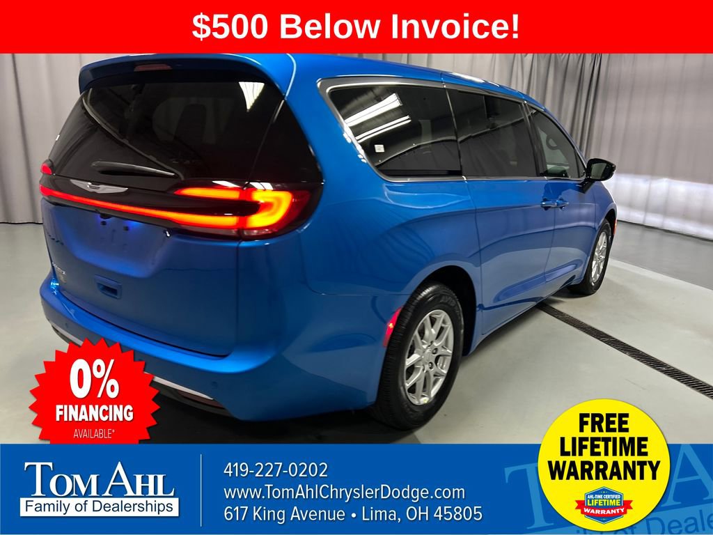 New 2026 Chrysler Pacifica Select image 7