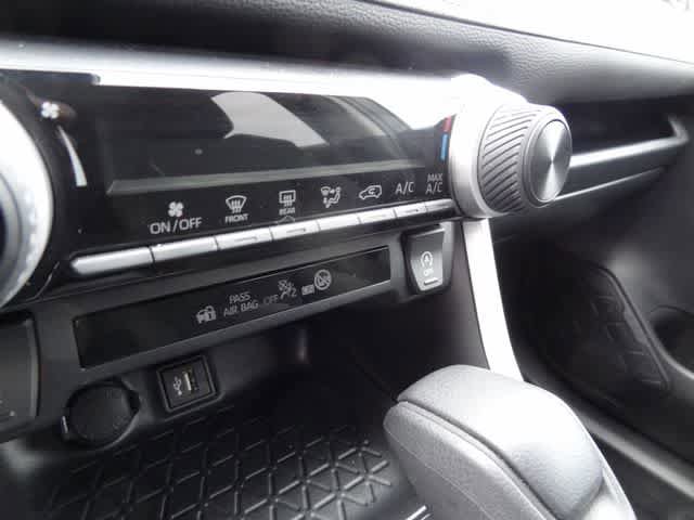 Certified 2025 Toyota RAV4 LE AWD/4WD image 17
