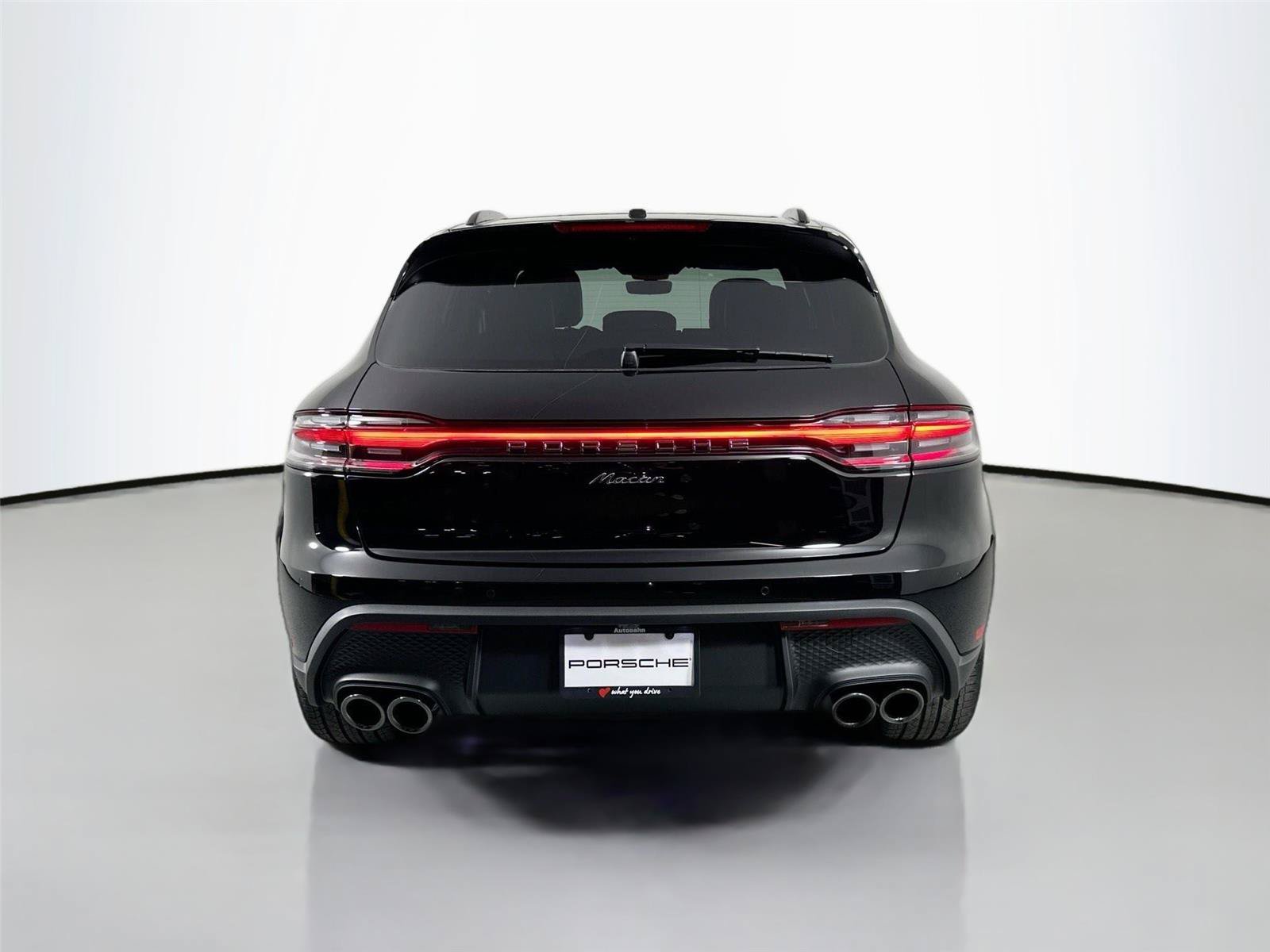 Certified 2026 Porsche Macan Turbo AWD/4WD image 3