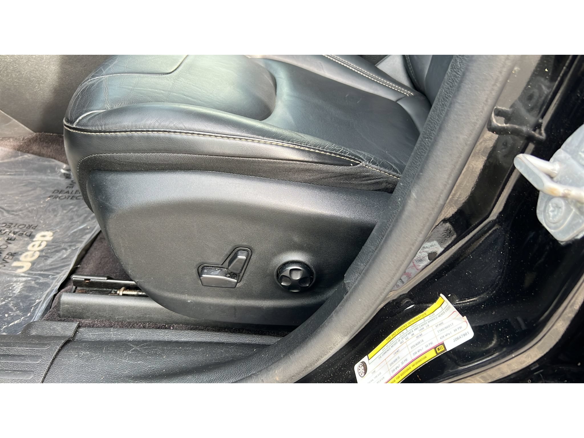 Used 2018 Jeep Cherokee Limited AWD/4WD image 25