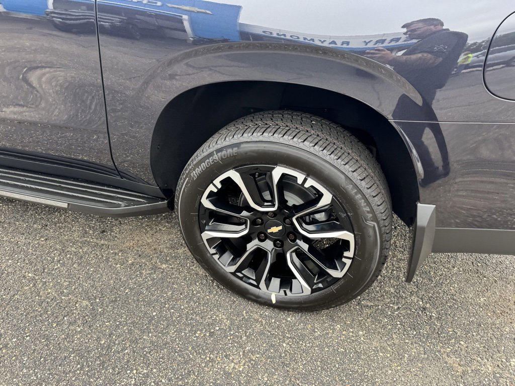 New 2025 Chevrolet Suburban Premier image 9