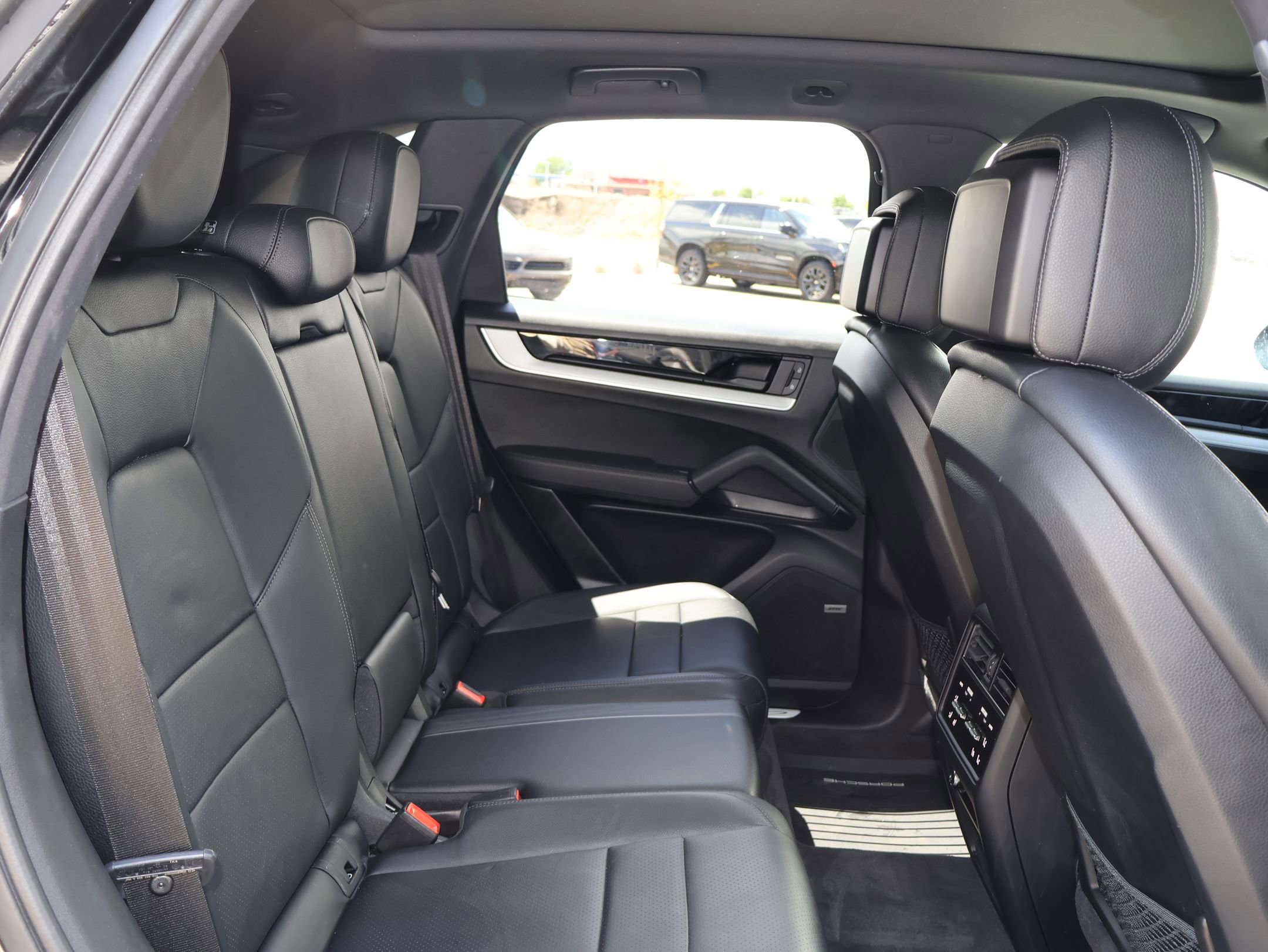 Certified 2024 Porsche Cayenne AWD/4WD image 25