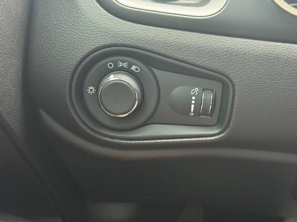 Used 2021 Jeep Renegade Sport AWD/4WD image 17