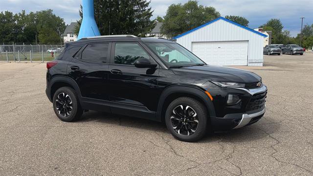 Used 2022 Chevrolet TrailBlazer LT FWD image 2