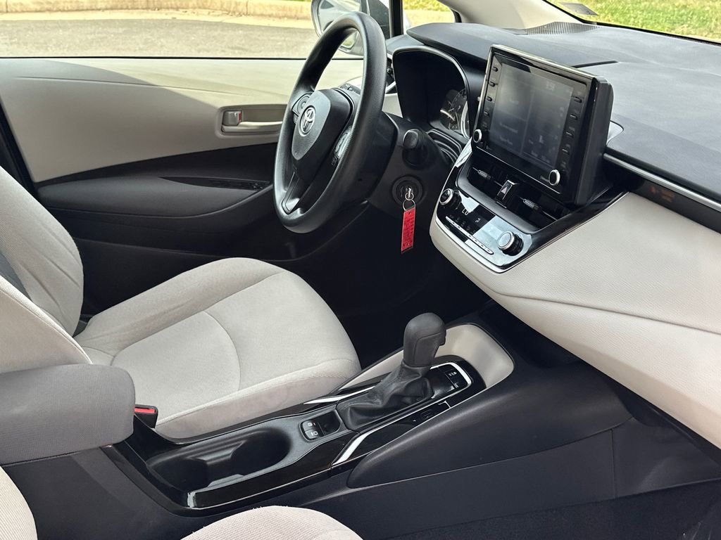 Used 2022 Toyota Corolla LE FWD image 7