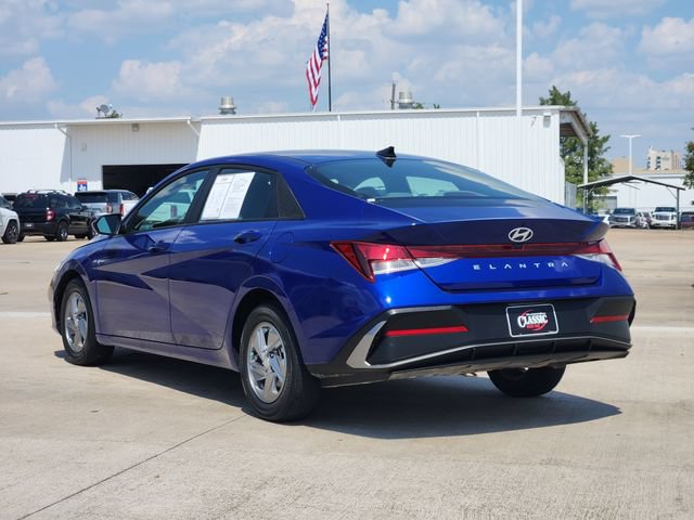 Used 2025 Hyundai Elantra SE FWD image 5