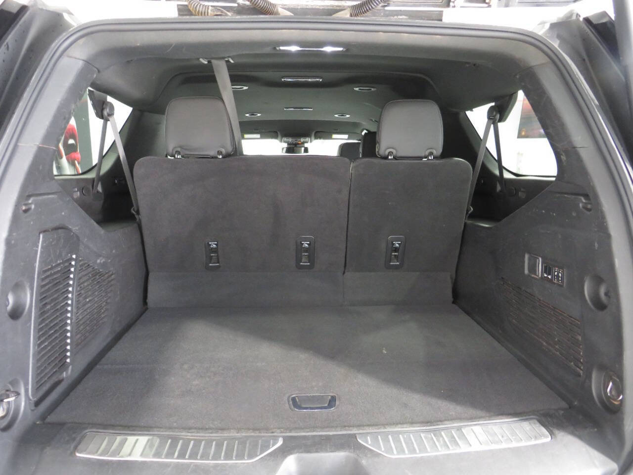 Used 2023 Chevrolet Suburban Premier RWD image 13
