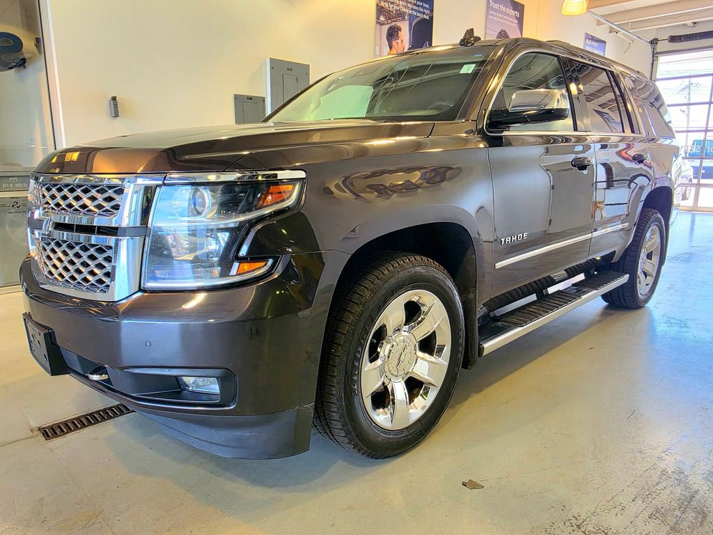 Used 2017 Chevrolet Tahoe LT w/ LT Signature Package AWD/4WD image 4