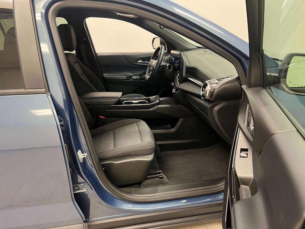 Used 2025 Chevrolet Equinox LT image 25