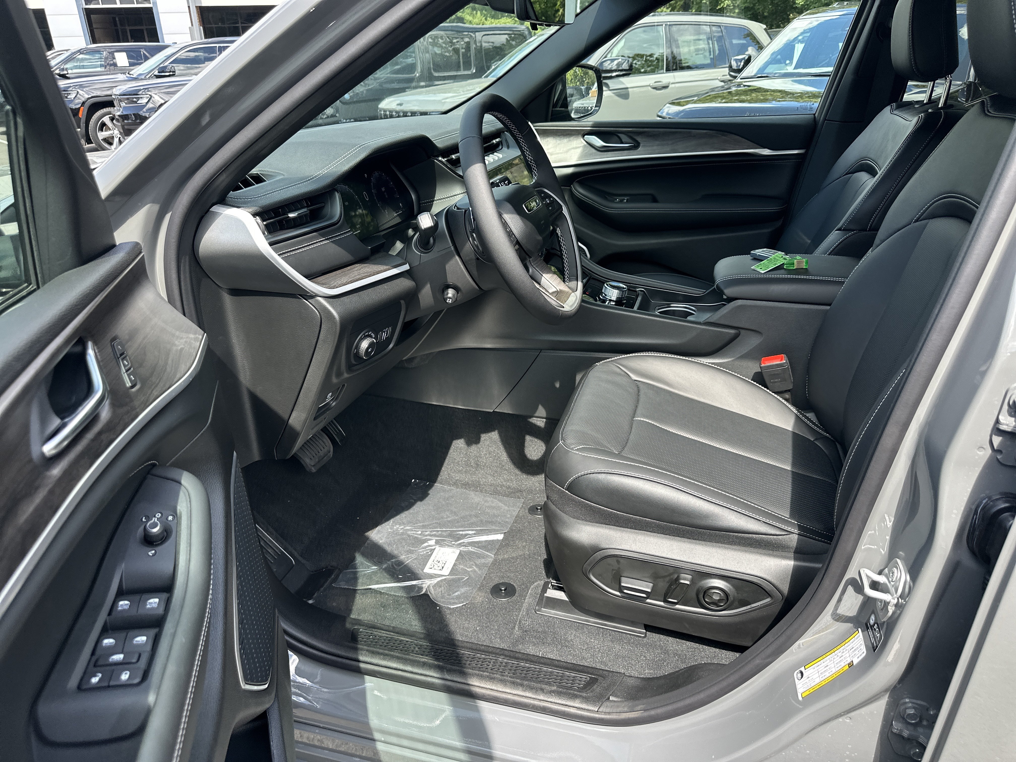 New 2027 Jeep Grand Cherokee Limited AWD/4WD image 27
