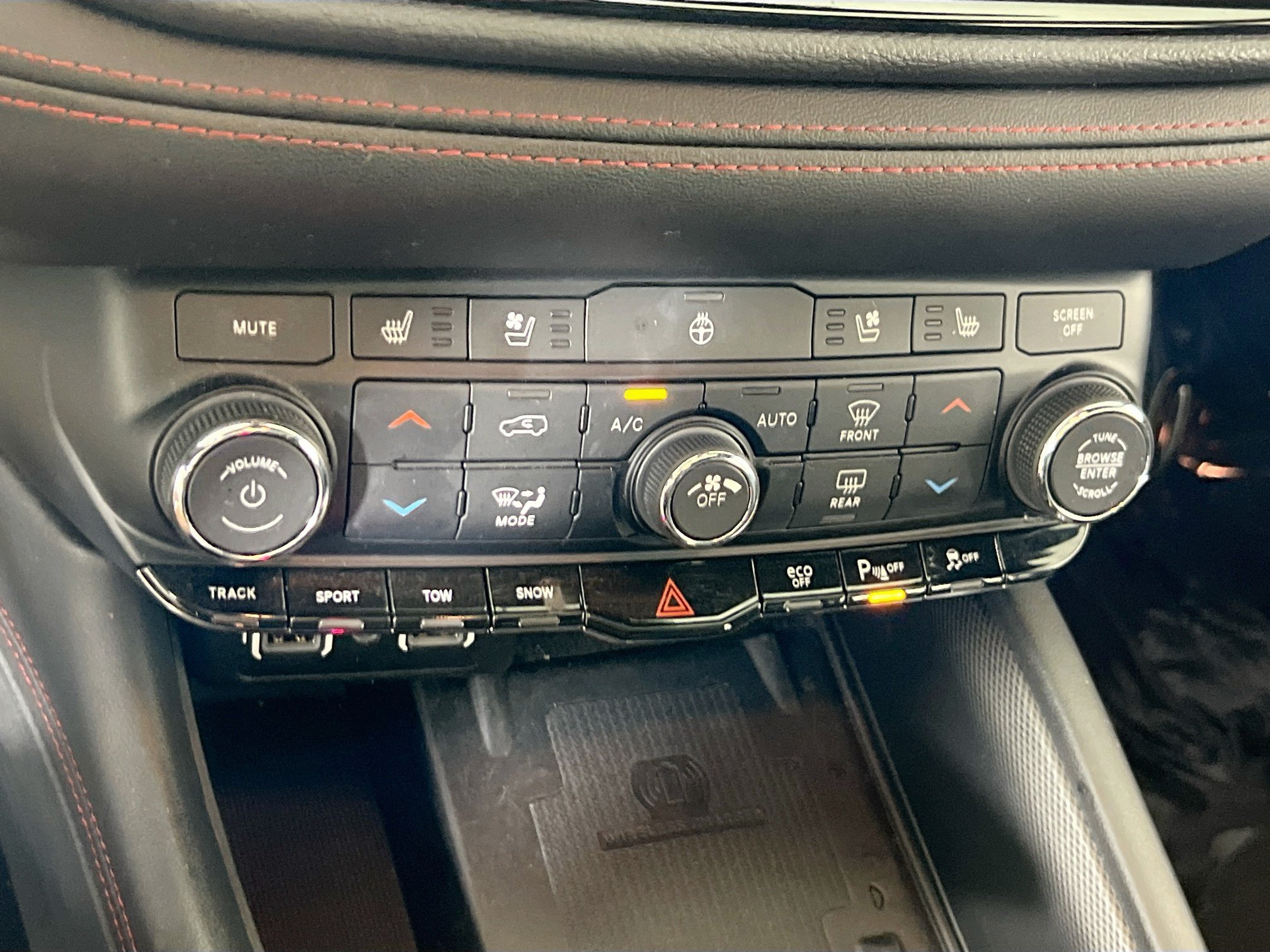Used 2023 Dodge Durango R/T w/ Tow 'N Go Package AWD/4WD image 16