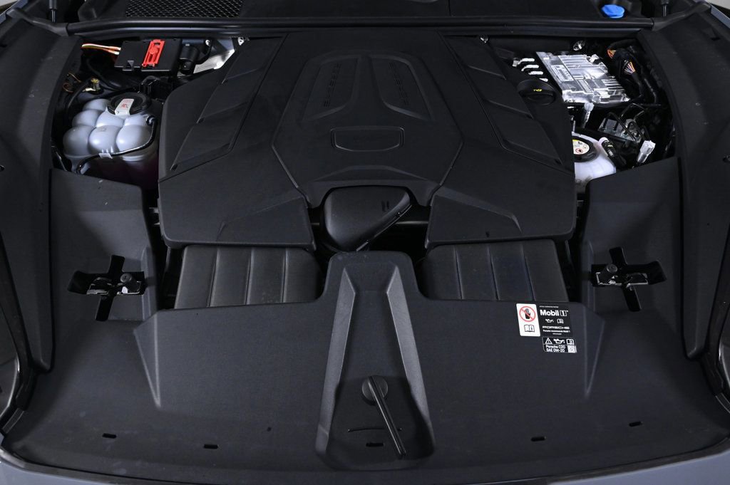 Certified 2026 Porsche Cayenne E-Hybrid Coupe image 24