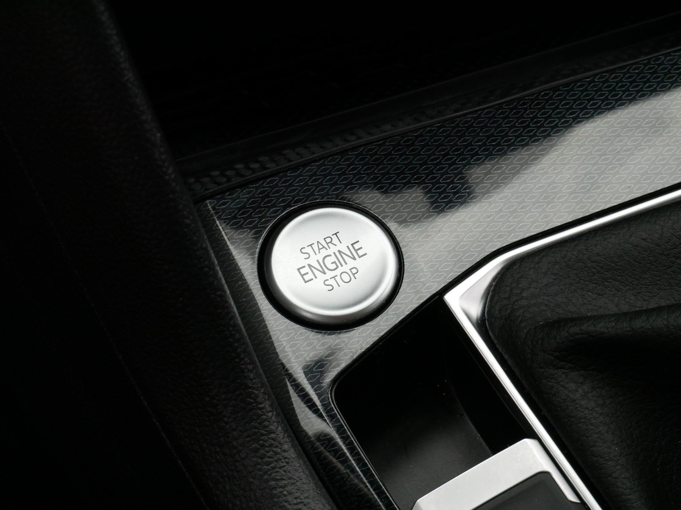 Certified 2025 Volkswagen Taos SE AWD/4WD image 28