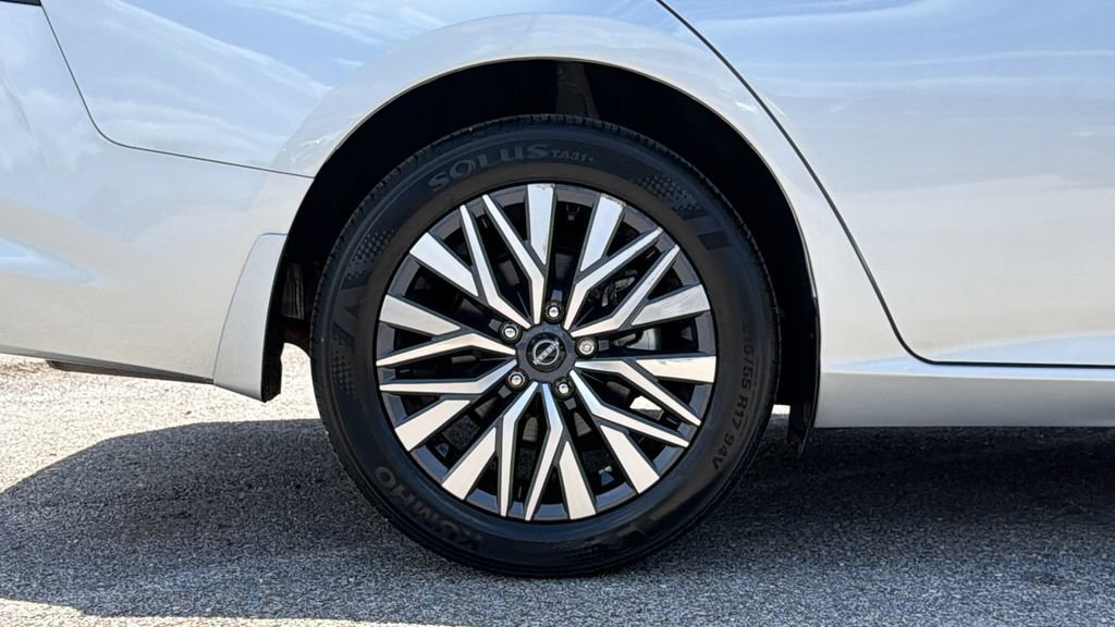 Used 2024 Nissan Altima 2.5 SV w/ SV Premium Package AWD/4WD image 6