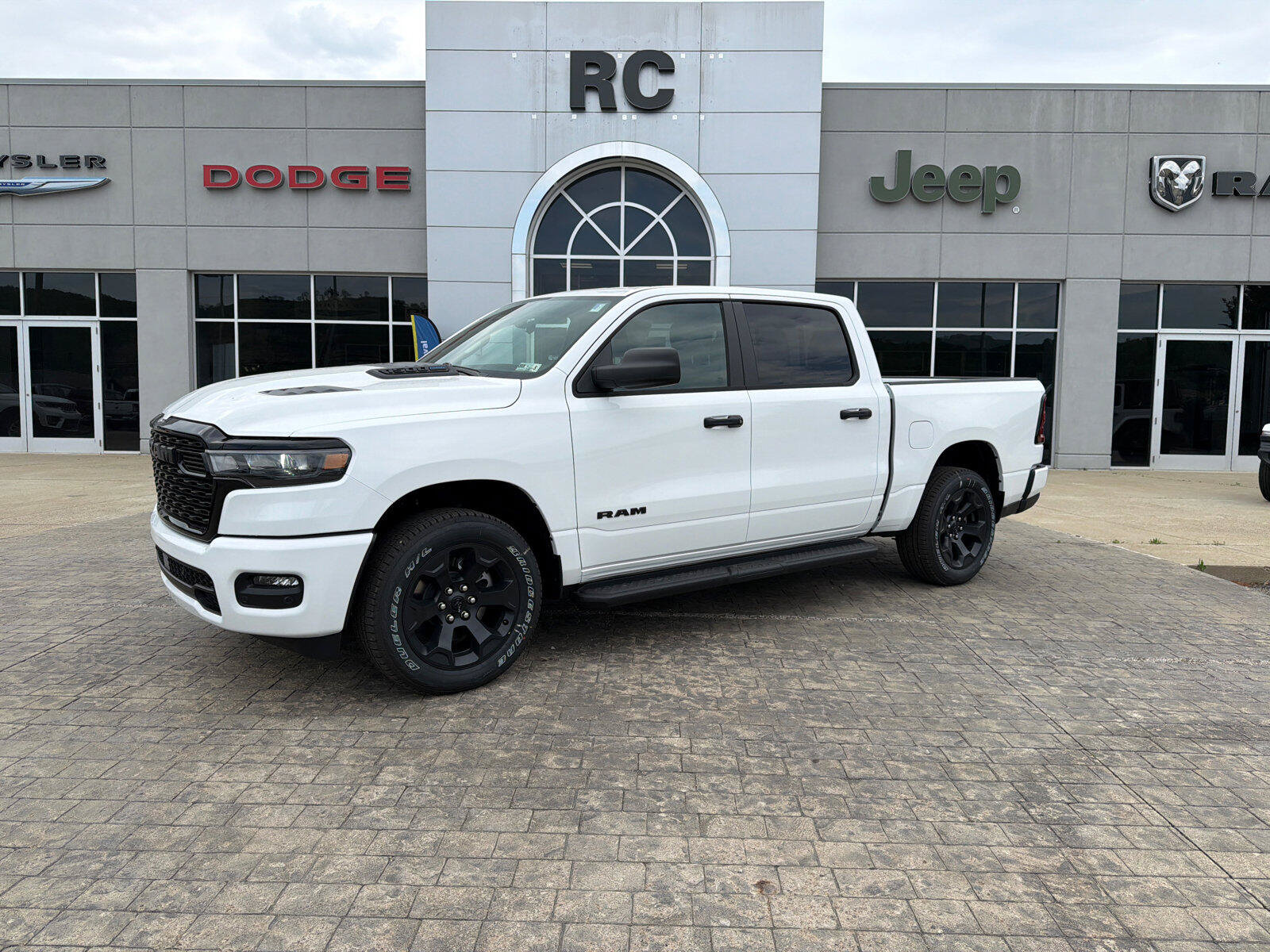 New 2026 RAM 1500 Express AWD/4WD image 4